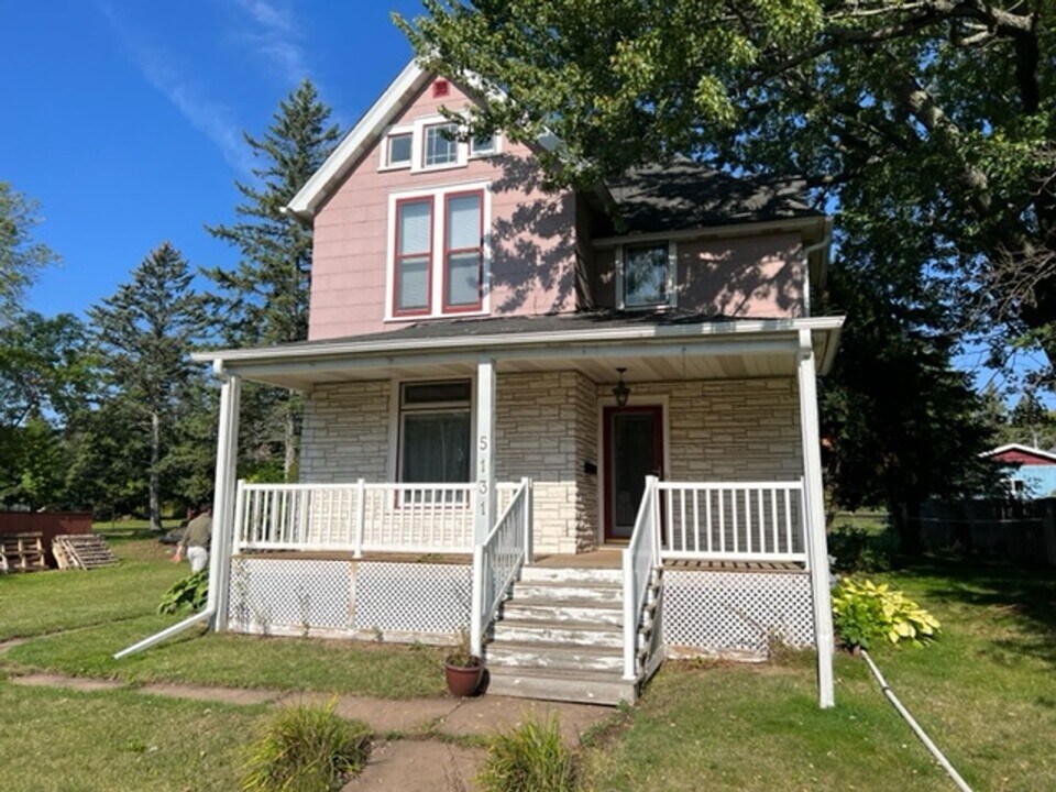 5131 London Rd in Duluth, MN - Building Photo