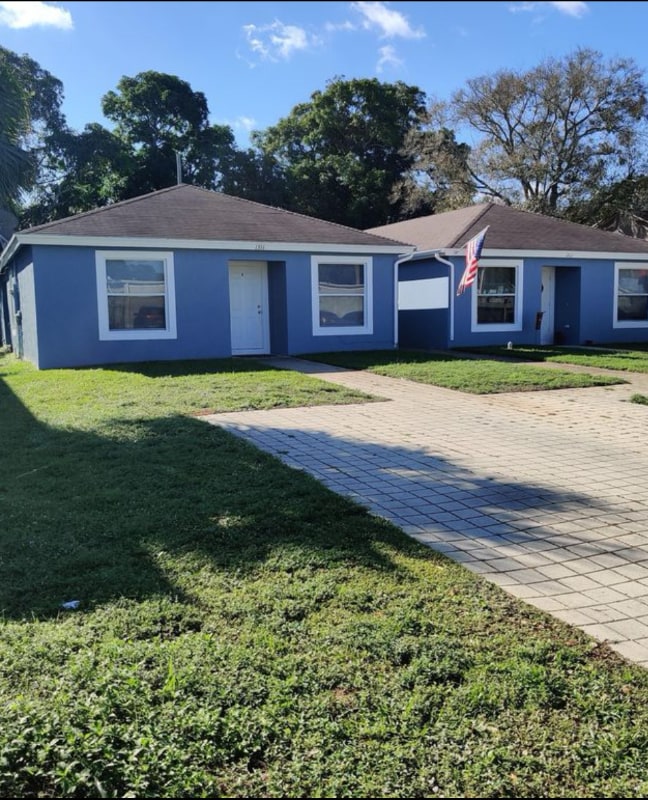1311 Emerald Terrace