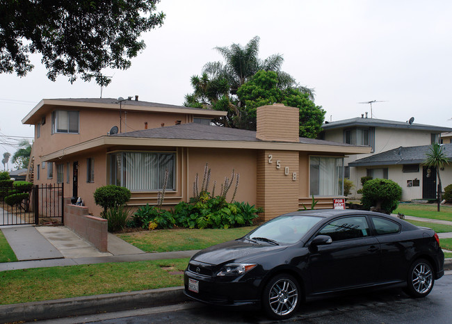 2508 W El Segundo Blvd in Gardena, CA - Foto de edificio - Building Photo