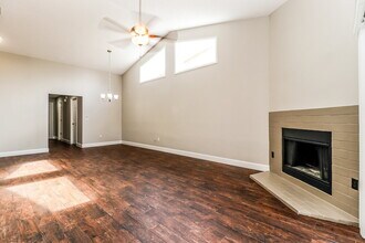 8606 Twin Farms Pl in Tampa, FL - Foto de edificio - Building Photo