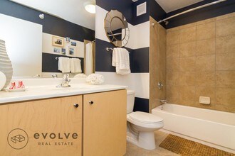 225 N Columbus Dr-Unit -2106 in Chicago, IL - Building Photo - Building Photo