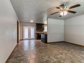 212 S Mercedes Dr in Norman, OK - Building Photo - Building Photo