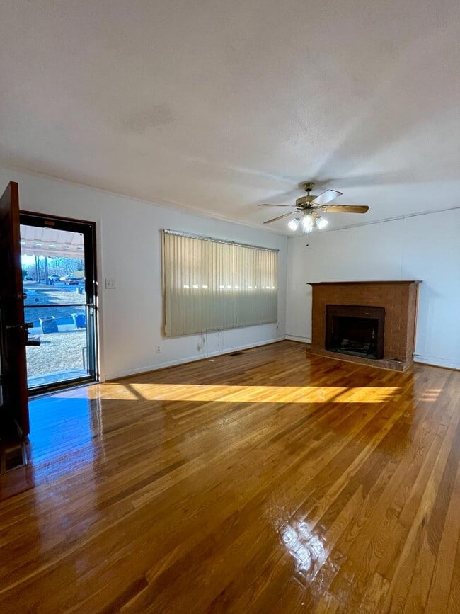 2217 Douglas Hill Dr in Winston-Salem, NC - Building Photo - Building Photo