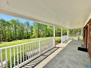 2278 Hansens Mountain Rd in Charlottesville, VA - Foto de edificio - Building Photo