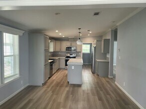 7404 44th Trail N in Riviera Beach, FL - Building Photo - Building Photo