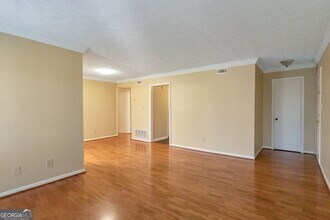 5155 Roswell Rd NE in Atlanta, GA - Building Photo - Building Photo