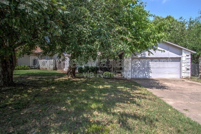 9338 S 92nd E Ave in Tulsa, OK - Foto de edificio - Building Photo