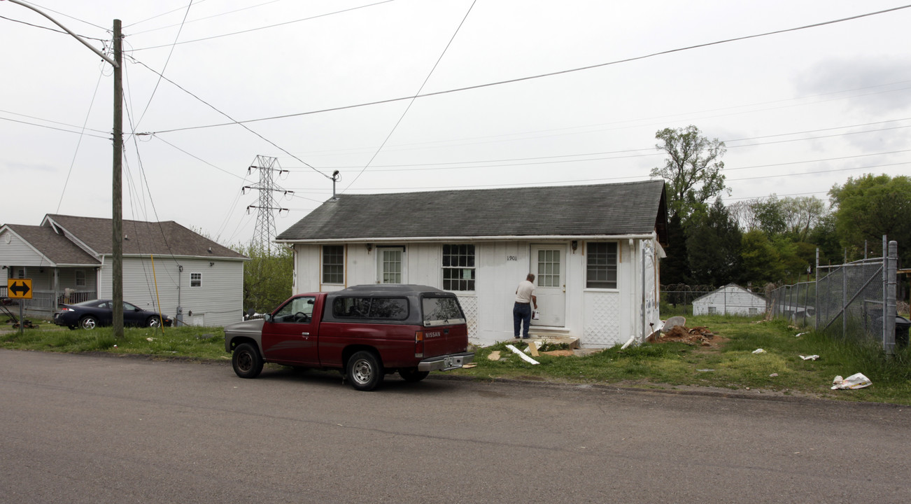 1901 NE 8th Ave in Knoxville, TN - Building Photo