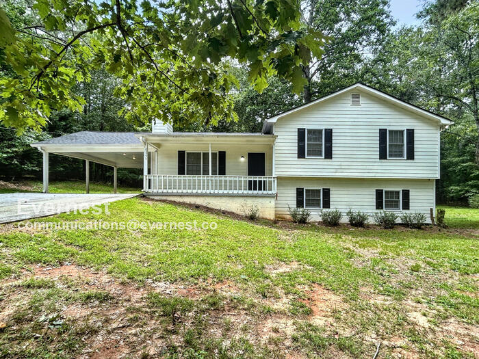 2255 Azalea Dr in Loganville, GA - Foto de edificio