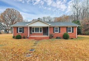 8911 Reames Rd in Charlotte, NC - Building Photo