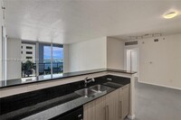 335 S Biscayne Blvd, Unit 1008 in Miami, FL - Foto de edificio - Building Photo