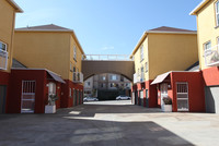 Lone Palm Court Apartments in San Rafael, CA - Foto de edificio - Building Photo