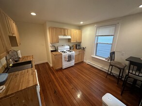 64 Pleasant St, Unit 64 in Cambridge, MA - Building Photo - Building Photo