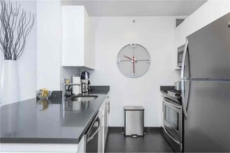 4630 Center Blvd in Queens, NY - Building Photo - Building Photo