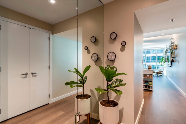 301 Main St, Unit 6F in San Francisco, CA - Building Photo - Building Photo