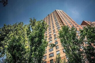 377 Rector Pl in New York, NY - Building Photo - Building Photo