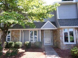 5303 Summit Heights Dr in Winston-Salem, NC - Building Photo