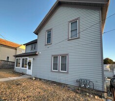 407-409-409 Fredonia Ave in Fredonia, WI - Building Photo