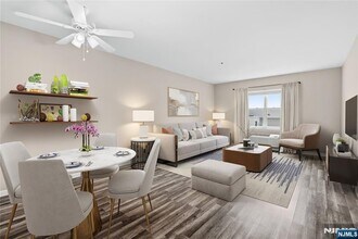 905 River Rd in Edgewater, NJ - Building Photo - Building Photo