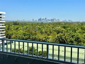 199 Ocean Lane Dr in Key Biscayne, FL - Building Photo