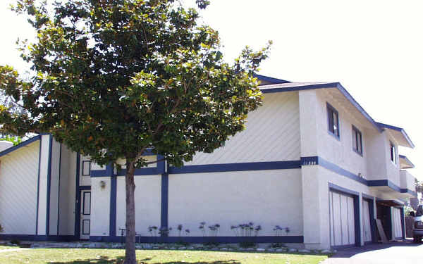 11334 Magnolia Ave in Riverside, CA - Building Photo - Building Photo