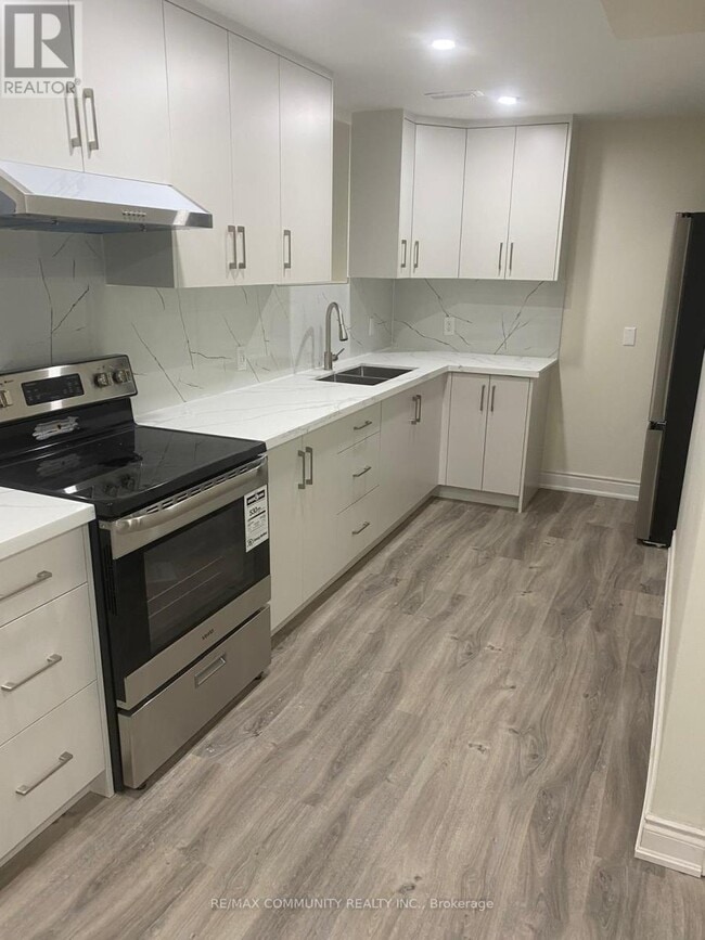 162 Agro St in Hamilton, ON - Building Photo - Building Photo