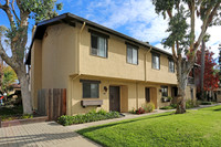 Franciscan Apartments in Foster City, CA - Foto de edificio - Building Photo