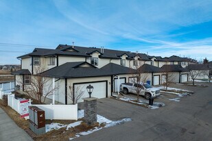 Silver Springs Terrace in Airdrie, AB - Building Photo