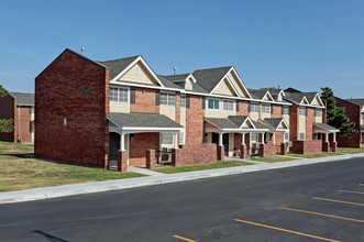 Riverview Park in Tulsa, OK - Building Photo - Building Photo