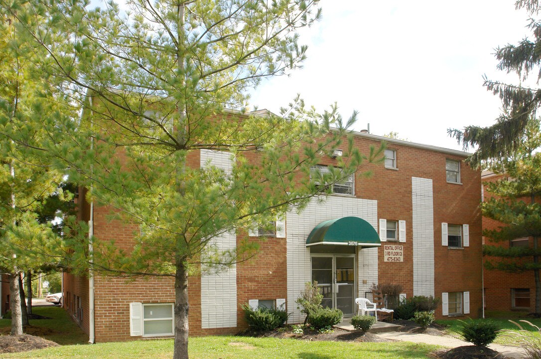 3676 Cleveland Ave in Columbus, OH - Foto de edificio