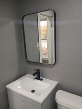 713 E 156th St, Unit 2 in Cleveland, OH - Foto de edificio - Building Photo