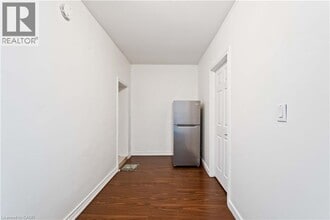750 Barton St E in Hamilton, ON - Building Photo - Building Photo
