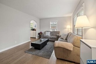 13-08 Plaza in Fair Lawn, NJ - Building Photo - Building Photo