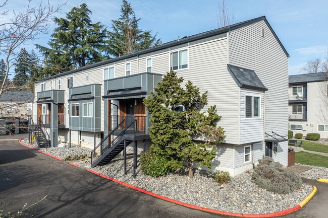 River Lofts Apartments in Tualatin, OR - Building Photo - Building Photo