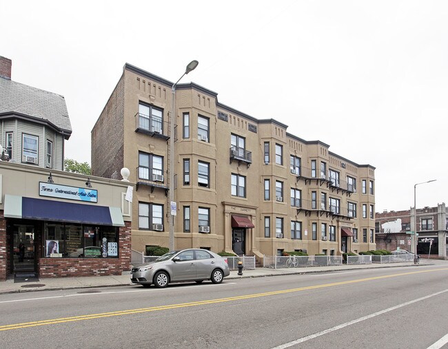 74-84 Harvard Ave in Allston, MA - Foto de edificio - Building Photo