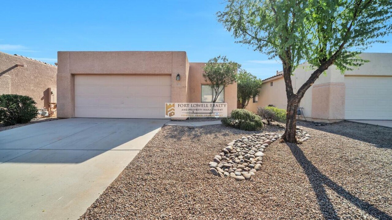 1877 W Waterleaf Dr in Tucson, AZ - Building Photo