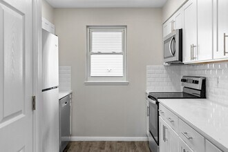 Rosol Court Apartments in Saddle Brook, NJ - Foto de edificio - Building Photo