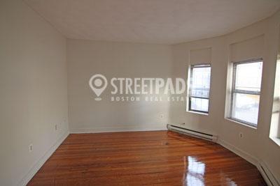 891 Huntington Ave in Boston, MA - Building Photo