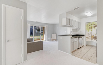 11711 Olde English Dr, Unit 11711A in Reston, VA - Foto de edificio - Building Photo