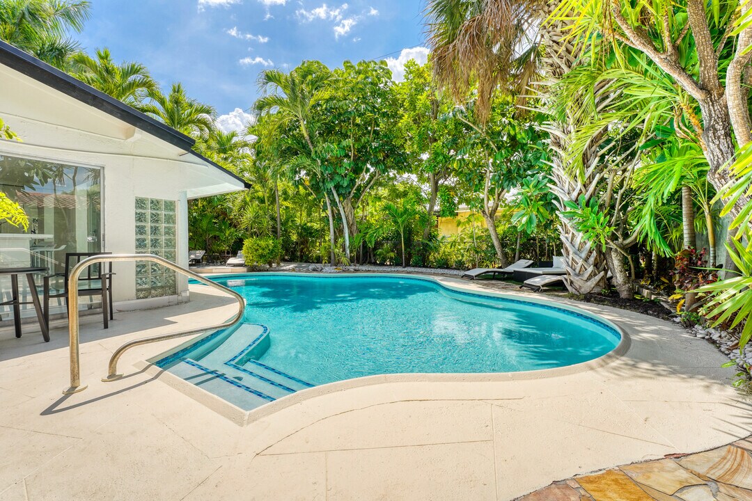 5451 NE 22nd Ave in Fort Lauderdale, FL - Building Photo