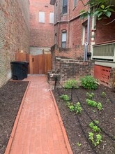 10 N Market St, Unit 3 in Staunton, VA - Foto de edificio - Building Photo