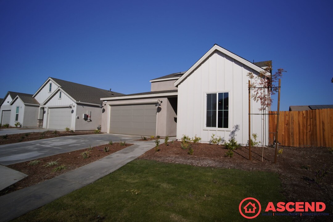 7504 Banana Cluster Ave in Bakersfield, CA - Building Photo