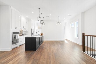 6725 St Augustine St in Houston, TX - Building Photo - Building Photo