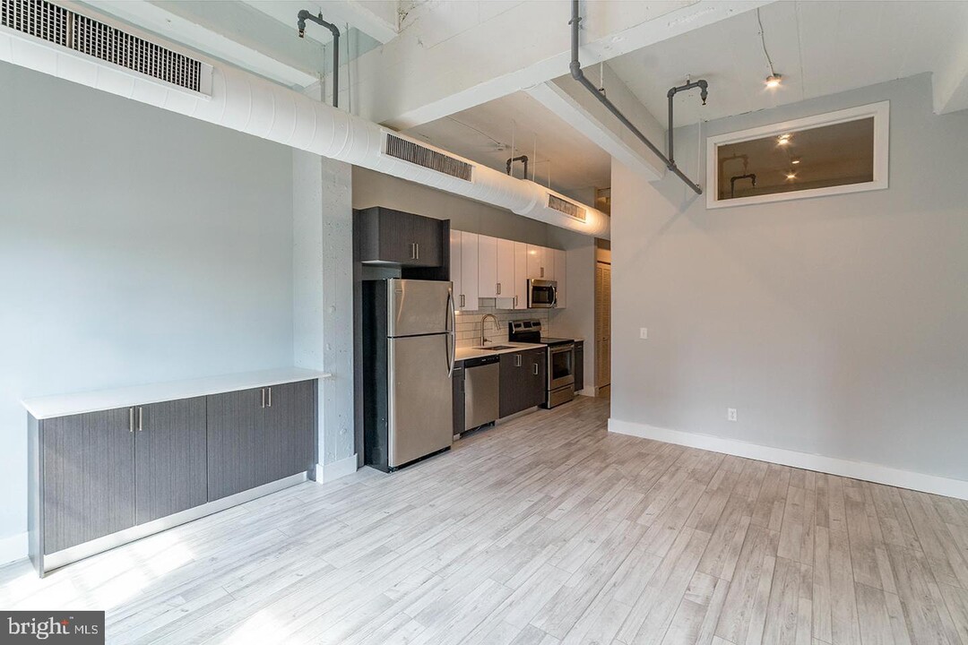 413 S 13th St-Unit -406 in Philadelphia, PA - Building Photo