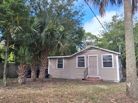 2904 Moncrief Rd in Jacksonville, FL - Building Photo