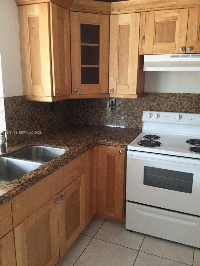 10303 NW 9th St Cir in Miami, FL - Building Photo - Building Photo