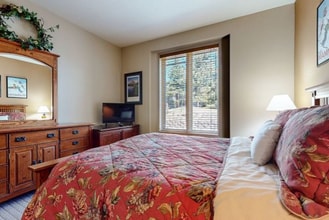 1500 Lodestar Dr in Mammoth Lakes, CA - Building Photo - Building Photo