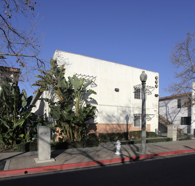 1002 S Minnie St in Santa Ana, CA - Building Photo - Building Photo