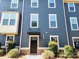1229 Queen Lyon Ct in Charlotte, NC - Building Photo