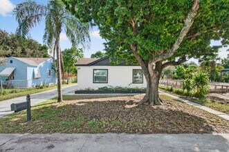 614 N E St, Unit #1 in Lake Worth Beach, FL - Foto de edificio - Building Photo